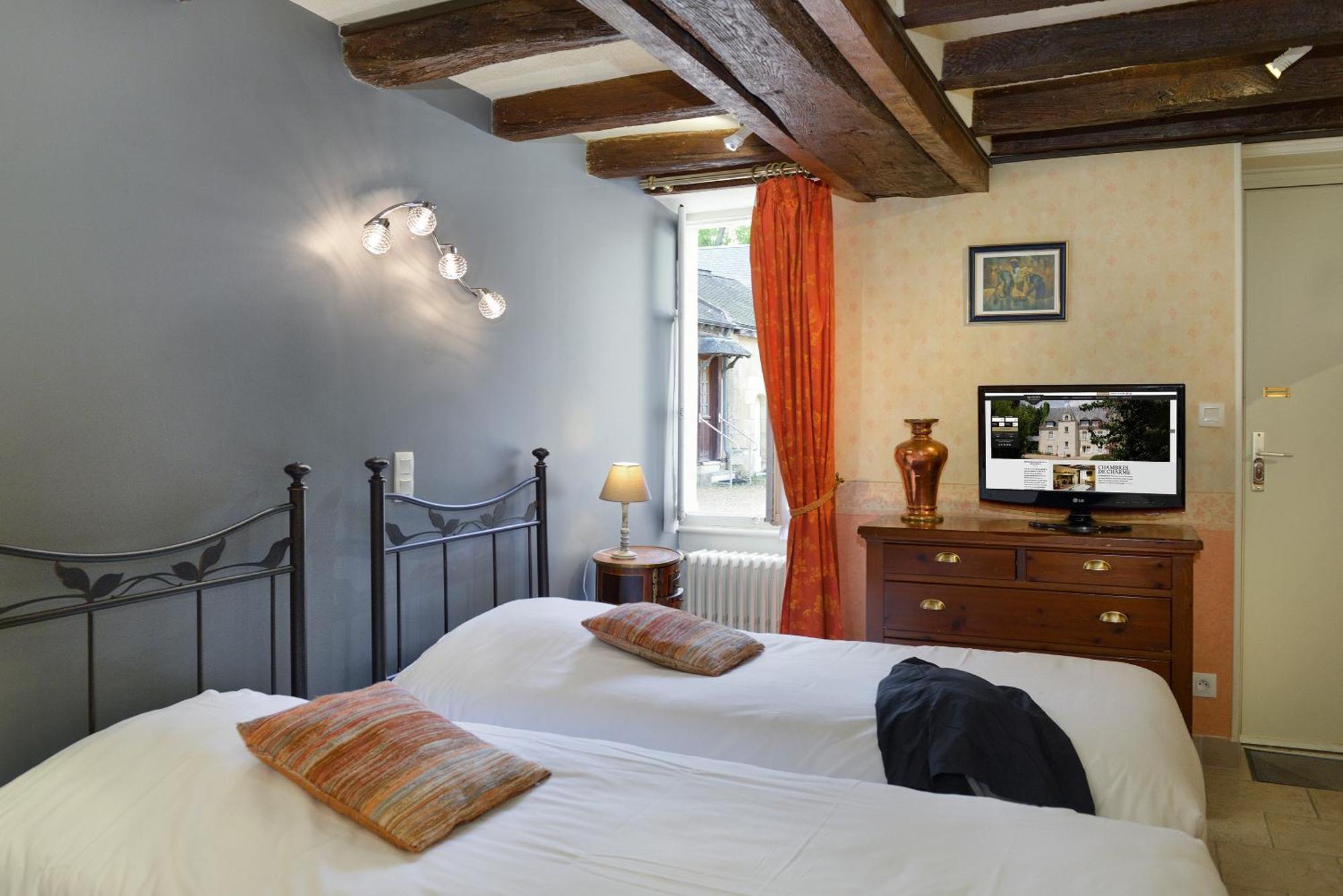 Logis Manoir De La Giraudiere Бомон-ан-Верон Экстерьер фото
